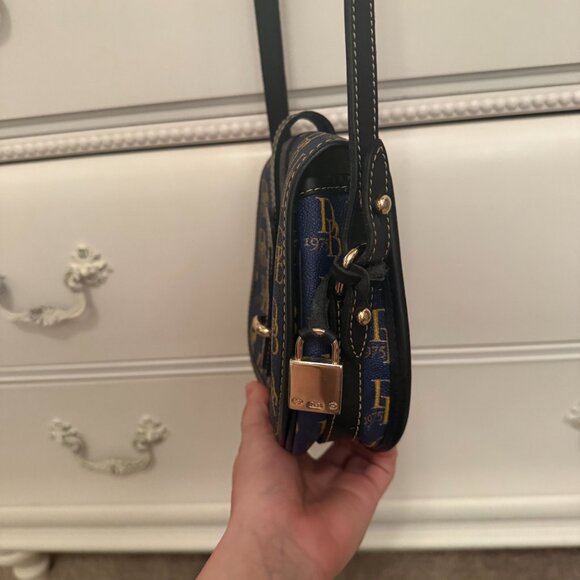 Dooney & Bourke crossbody purse - Picture 3 of 9